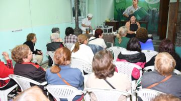 La Municipalidad realizó un taller de repostería en el centro de jubilados de ATE