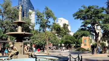 Momentos de tensión en pleno centro por un menor que lanzó un cuchillo en una heladería