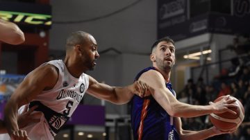 Quimsa venció a Olímpico y volvió a festejar un clásico en el estadio Ciudad