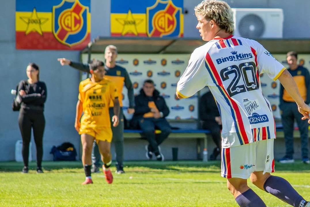 Santi Maratea debutó en la Reserva de Colegiales frente a Mitre