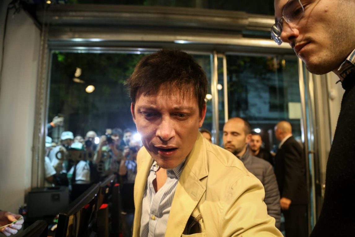 El gesto intimidante que tuvo Santiago Caputo con un fotógrafo