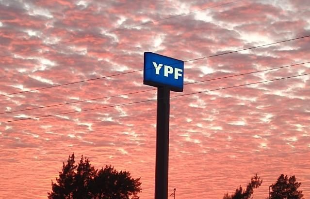 YPF podrá subir y bajar los precios de las naftas según las ventas del día
