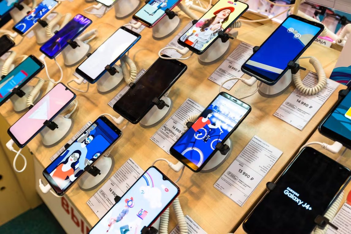 El Gobierno eliminará aranceles a la importación de celulares y promete una baja de precios del 30%