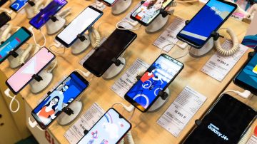 El Gobierno eliminará aranceles a la importación de celulares y promete una baja de precios del 30%