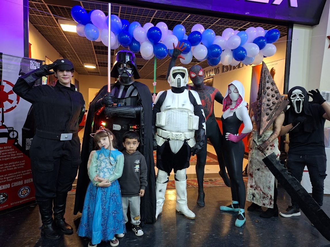 El Día del Orgullo Friki reunió a cientos de fanáticos con una movida solidaria inolvidable en el Cine Rex