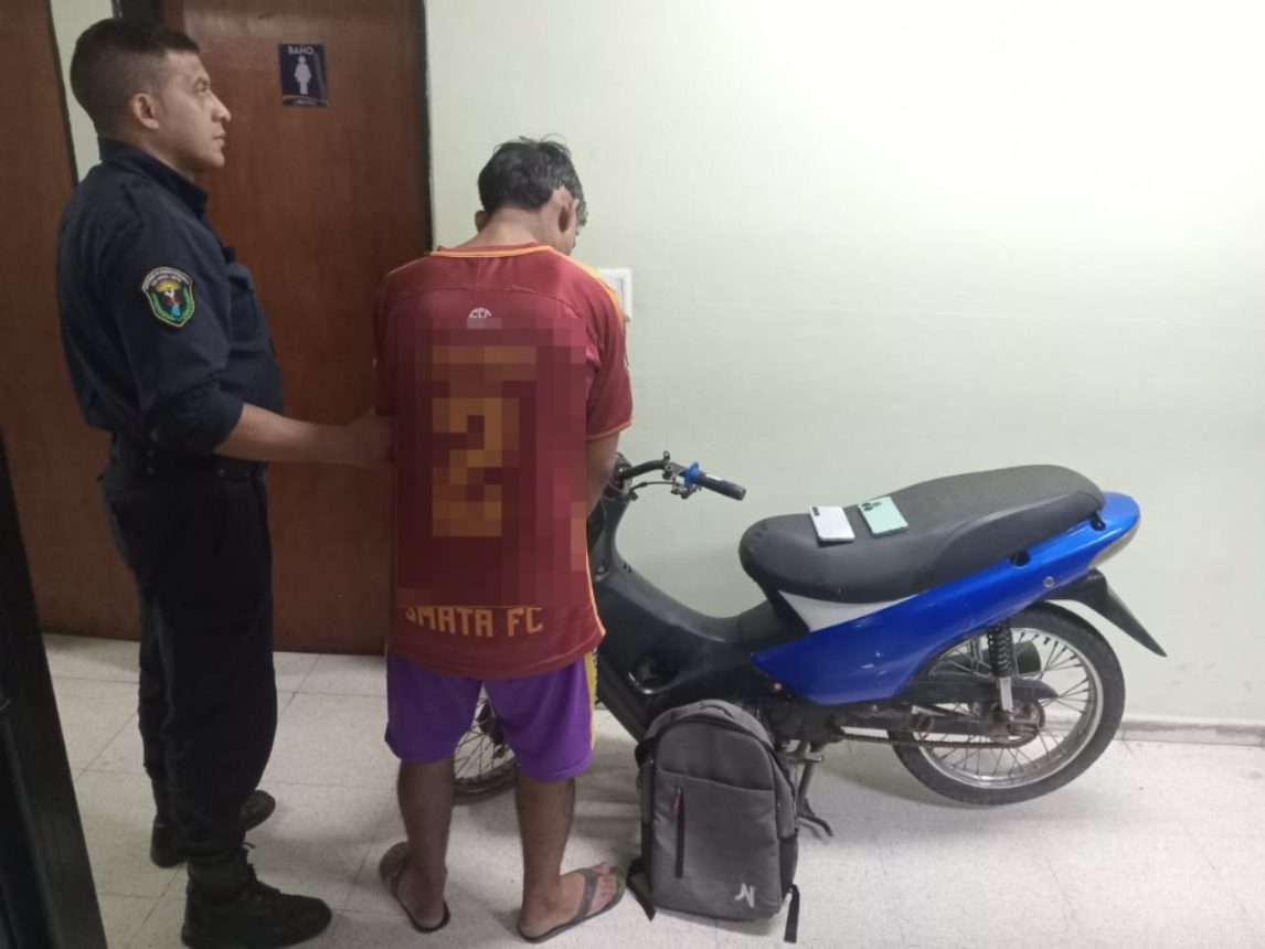Capturan a un conocido delincuente y los vecinos “desfilar” para devolver celulares y bienes que le habían comprado