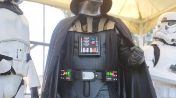 Del lado oscuro al lado solidario: la historia del Darth Vader santiagueño, mucho más que un fan de Star Wars