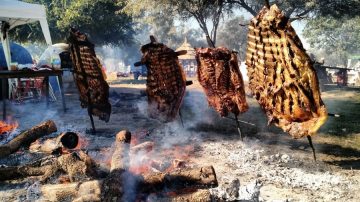 Sumampa celebra la X edición del Concurso Nacional del Asado con Cuero y Locro Criollo este domingo