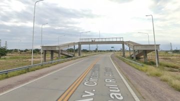 Rescatan a una adolescente que intentó quitarse la vida desde un puente en el barrio 750 Viviendas