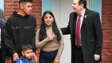 Gerardo Zamora entregó viviendas sociales a familias de El Aibe y La Aurora