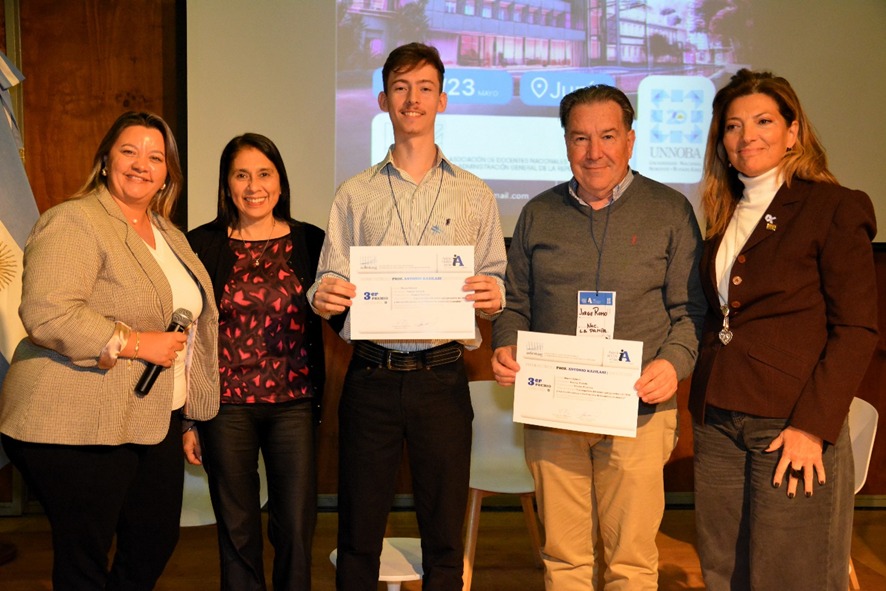 Estudiante santiagueño de Humanidades fue reconocido con un premio en un Congreso Nacional
