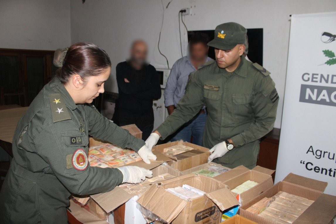 Iba con 520 millones en el baúl y cayó en un control de Gendarmería