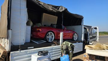 FOTOS: un BMW de $96 millones iba camuflado entre colchones rumbo a Buenos Aires