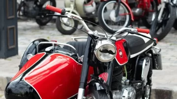 Motos de colección, cáncer de próstata y salud mental: Extraña y significativa muestra en el Fórum