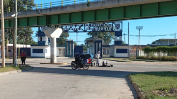 La Banda: accidente frente a la cancha de Sarmiento dejó un motociclista herido