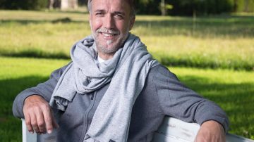 Detectan trabajadores en “condiciones deplorables” en campos de Gabriel Batistuta