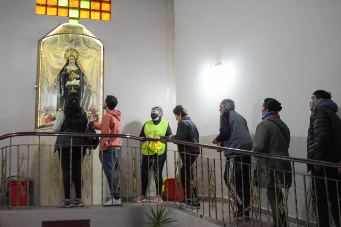Más que promesas, pedidos o gratitud: los fieles acudieron por “cariño” a Santa Rita