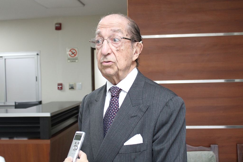 Catedrático cordobés explicó particularidades y alcances del Derecho Administrativo