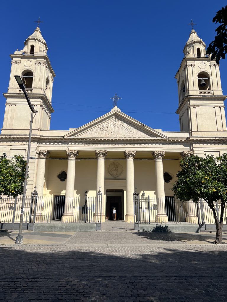 Fue construida cinco veces y es la más antigua del país: la historia viva de la Catedral de Santiago del Estero