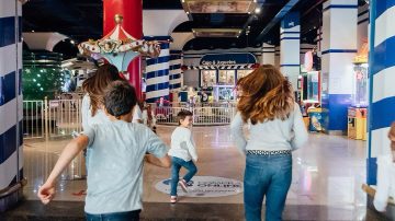 “Me dijo que pasaba la altura máxima”: Afirma que en Neverland discriminaron a su hija con autismo