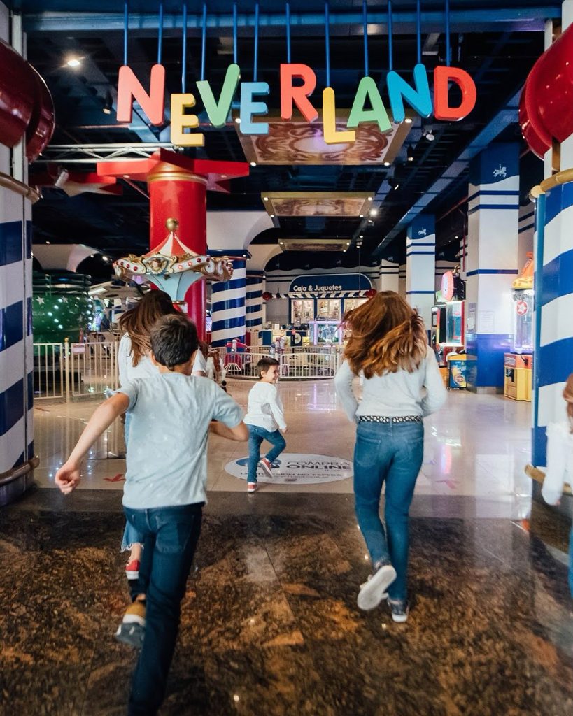 “Me dijo que pasaba la altura máxima”: Afirma que en Neverland discriminaron a su hija con autismo