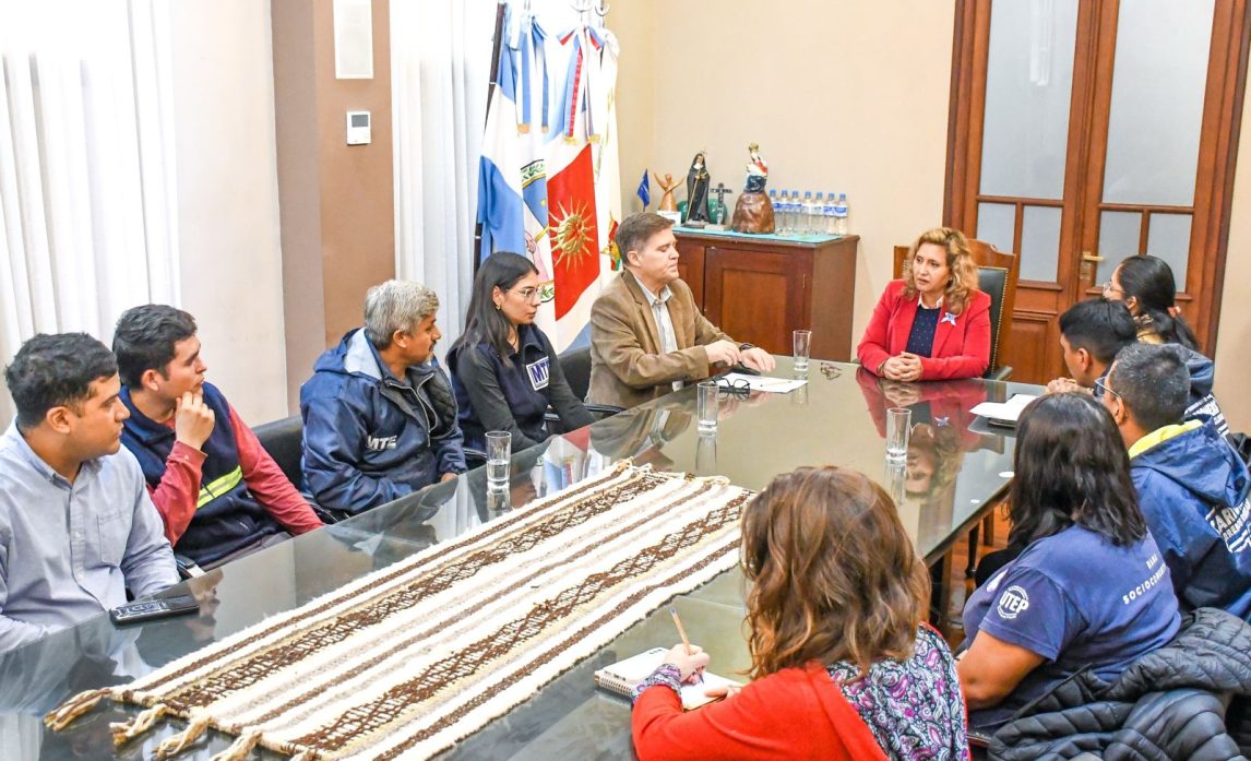 La intendente Fuentes recibió en una reunión de trabajo a la asociación de recicladores y recuperadores