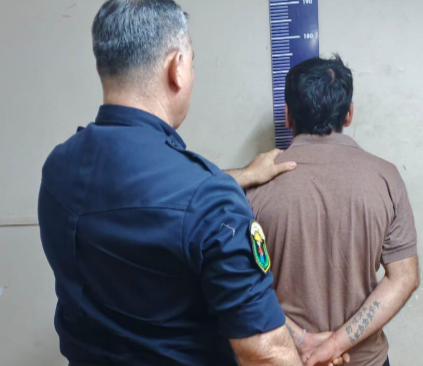 Drogado y portando un cuchillo, “Pupita” asaltó a un joven y fue detenido