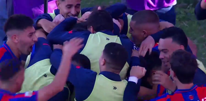 San Lorenzo lo aguantó con 10 jugadores, venció a Tigre y es el primer clasificado a cuartos de final