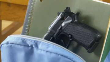 Horror en una escuela: un alumno llevó un arma, amenazó a compañeros y huyó haciendo tiros