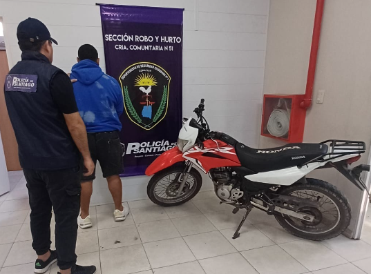 Lo detienen por hurto agravado y su familiar se presentó en la comisaría para entregar una moto