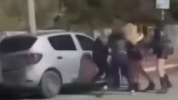 VIDEO. Batalla campal entre mujeres que salían  del recital de Karina “La Princesita”