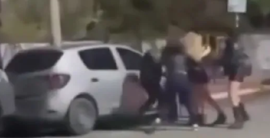 VIDEO. Batalla campal entre mujeres que salían del recital de Karina “La Princesita”