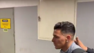 Cristian Pavón fue detenido en Brasil: quiso escupir al árbitro, pero escupió a un policía que no dudó en denunciarlo