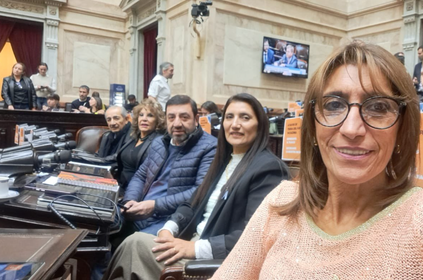 Con foto y mensaje, Daives desmiente “faltazo” de santiagueños a la sesión en Diputados que se suspendió
