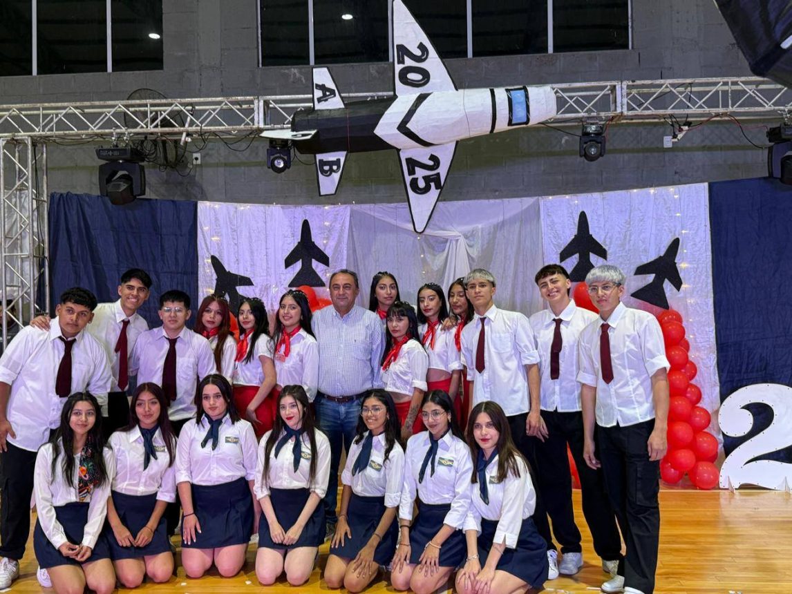 La Promoción 2025 de la Escuela Técnica Nº 13 de Estación Simbolar hizo su presentación de camperas