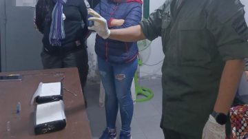 Una mujer fue detenida con cocaína oculta en el baño de un colectivo