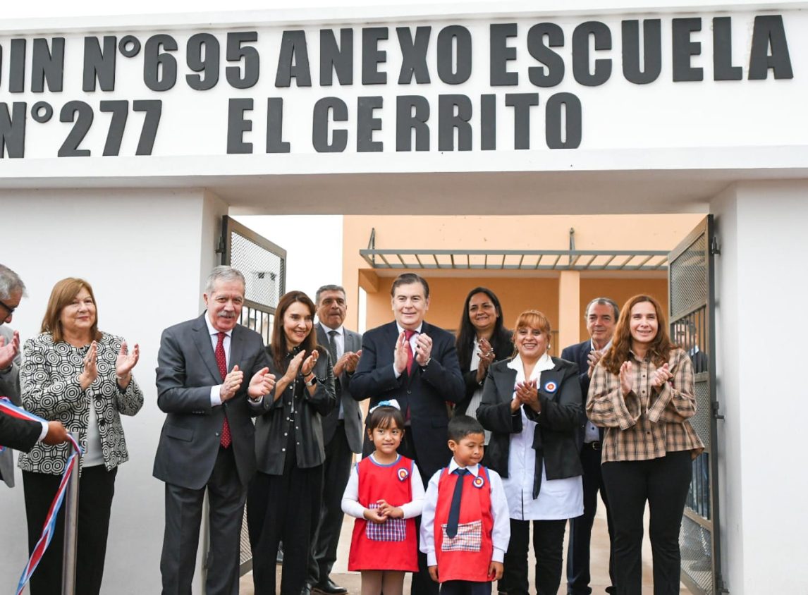 Zamora inauguró una escuela para 10 niños y un Jardín de Infantes para 4 alumnos en el departamento Ojo de Agua