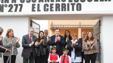 Zamora inauguró una escuela para 10 niños y un Jardín de Infantes para 4 alumnos en el departamento Ojo de Agua