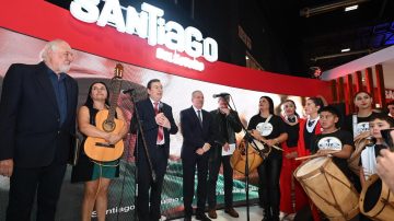 El gobernador Zamora visitó la Feria Internacional del Libro en el “Día de Santiago del Estero”