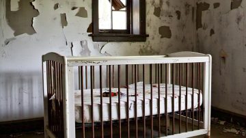 Hallaron sin vida a un bebé de un mes que dormía con sus padres