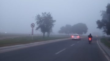 La capital santiagueña amaneció cubierta de neblina