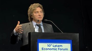 Milei justificó los dólares “bajo el colchón”: “Ladrón que roba a otro, tiene 100 años de perdón”