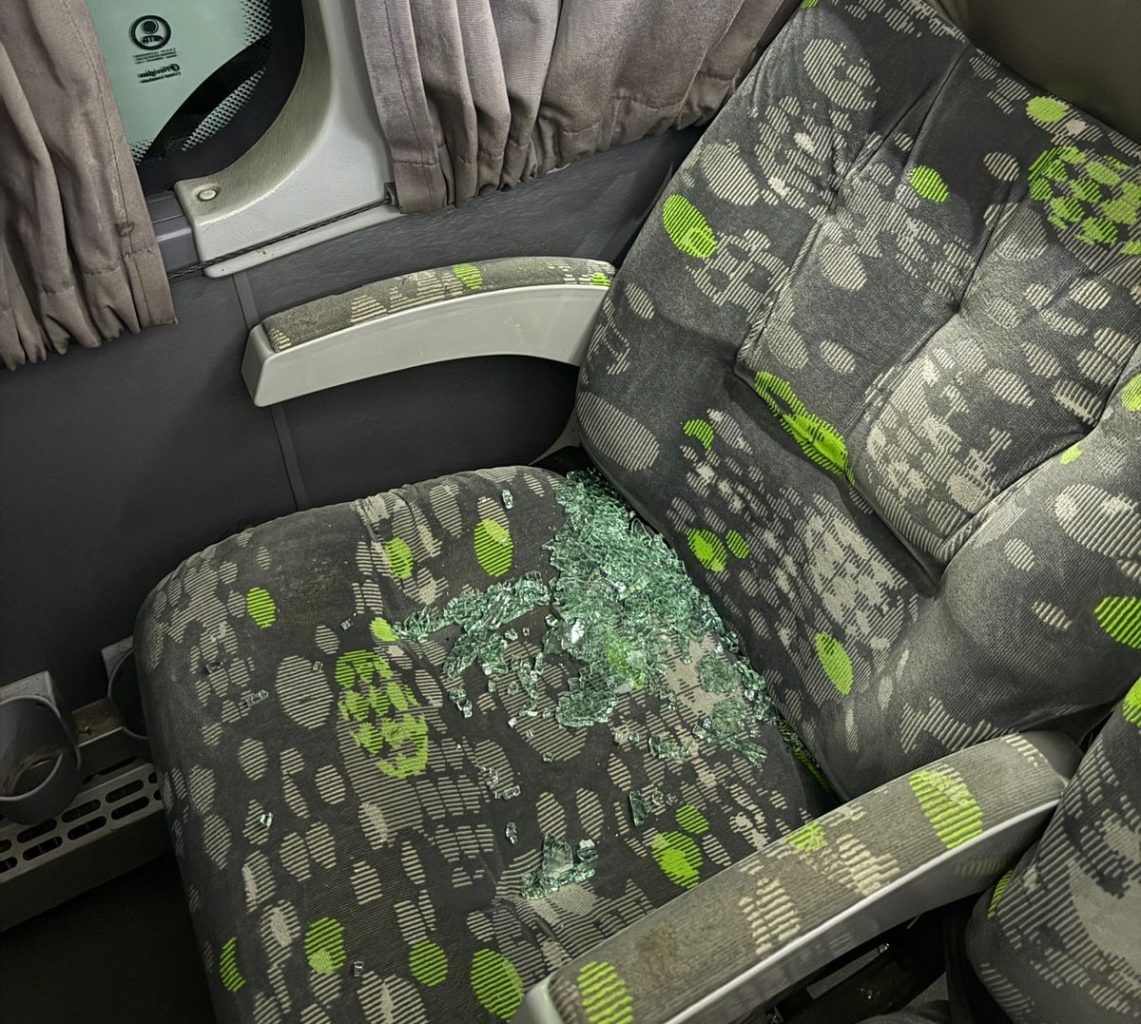 Las Termas: Colectivo que regresaba de Tucumán fue atacado a ladrillazos