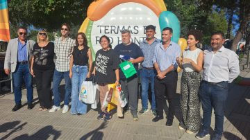 Una familia cordobesa fue agasajada como primeros turistas de la temporada 2025 en Las Termas