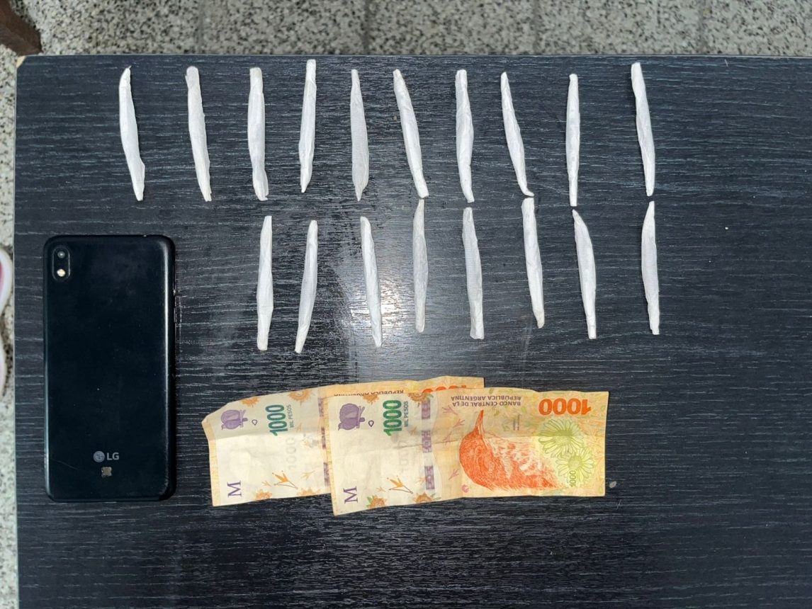 Pillan a dos con droga en plena ruta: uno escapó, pero igual cayó