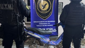 Conducía una moto robada y lo atraparon en pleno centro de Las Termas