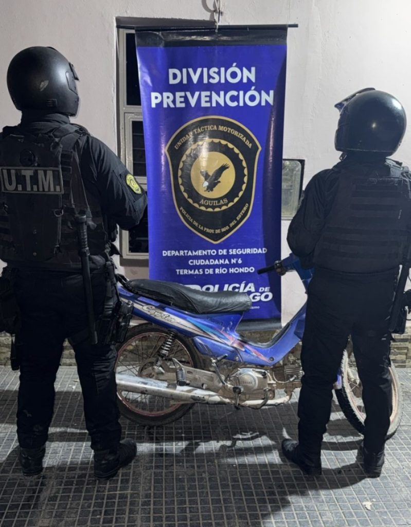 Conducía una moto robada y lo atraparon en pleno centro de Las Termas