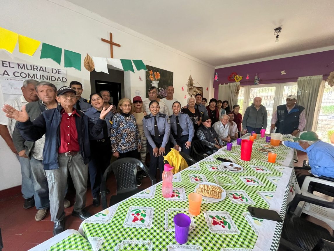 La Policía Comunitaria reforzó acciones sociales en Añatuya y Capital