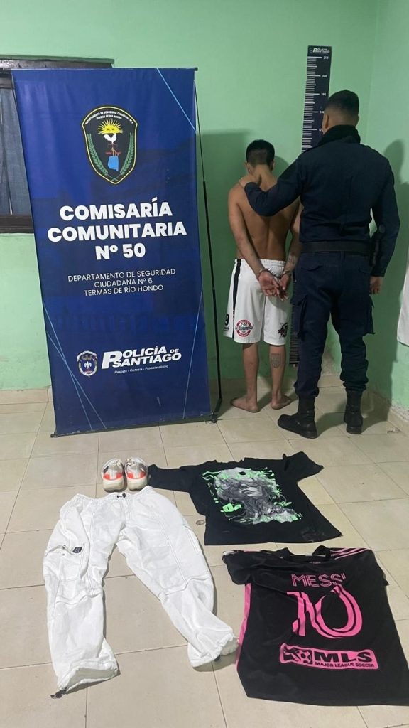 Robó en la casa de su hermano, lo encontraron bañándose desnudo en un baldío y lo detuvieron