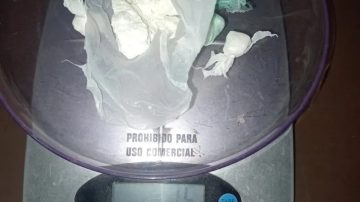 Comisaría N° 45: Escondió drogas en un “tupper” para dejarle a su hijo detenido